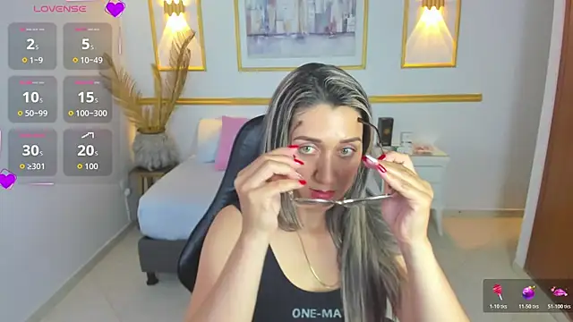 Snapshot of karlyy_ chatting on November 2025 07:12:01 PM karlyy online show from November 2025 07:12:01 PM