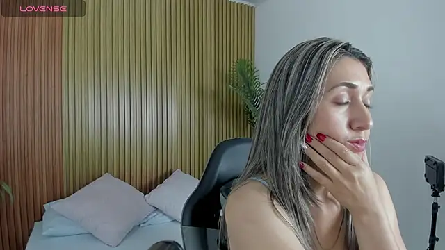 Snapshot of karlyy_ chatting on November 2025 02:12:02 AM karlyy online show from November 2025 02:12:02 AM