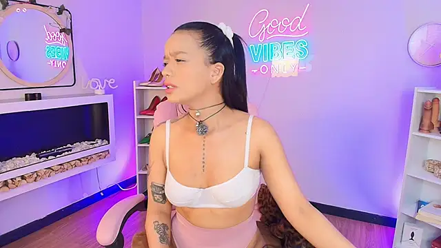 Snapshot of Miss_koko_ chatting on December 2025 08:04:02 PM Miss koko online show from December 2025 08:04:02 PM