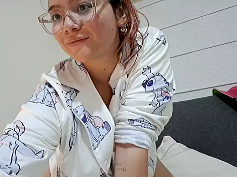 Snapshot of Red_Lola_ chatting on October 2025 04:46:02 AM Red Lola online show from October 2025 04:46:02 AM