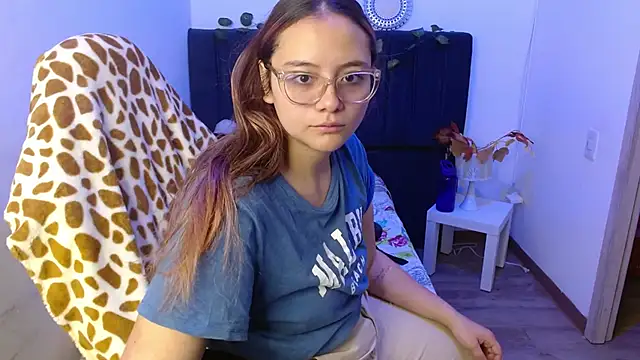 Snapshot of Red_Lola_ chatting on October 2025 01:10:02 PM Red Lola online show from October 2025 01:10:02 PM