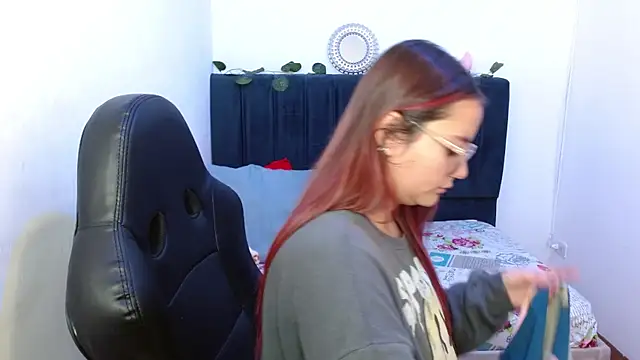 Snapshot of Red_Lola_ chatting on October 2025 12:52:02 PM Red Lola online show from October 2025 12:52:02 PM