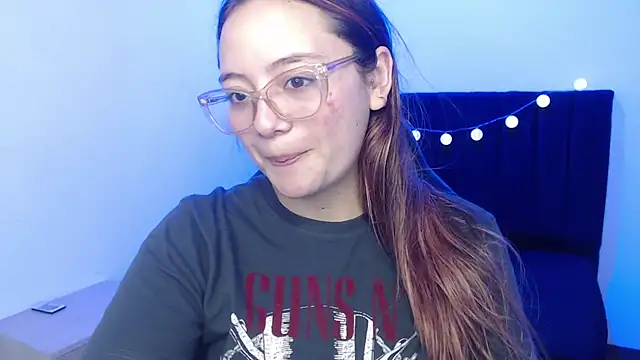 Snapshot of Red_Lola_ chatting on November 2025 02:19:01 PM Red Lola online show from November 2025 02:19:01 PM