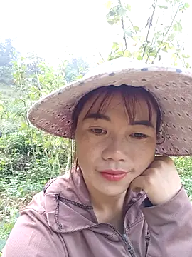 Snapshot of omai-ngot chatting on October 2025 12:56:02 AM omai-ngot online show from October 2025 12:56:02 AM