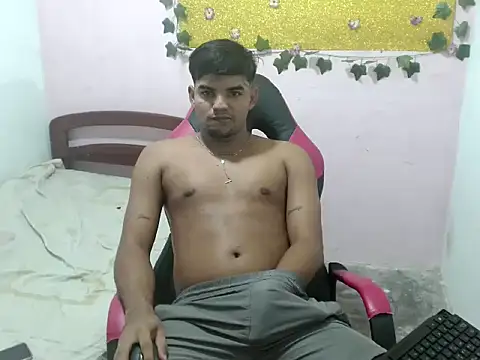 Snapshot of Charly_22cm chatting on October 2025 03:53:02 AM Charly 22cm online show from October 2025 03:53:02 AM