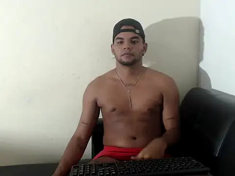 Snapshot of Charly_22cm chatting on October 2025 05:31:02 AM Charly 22cm online show from October 2025 05:31:02 AM