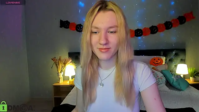 Snapshot of LinaRayy chatting on October 2025 09:31:01 AM LinaRayy online show from October 2025 09:31:01 AM