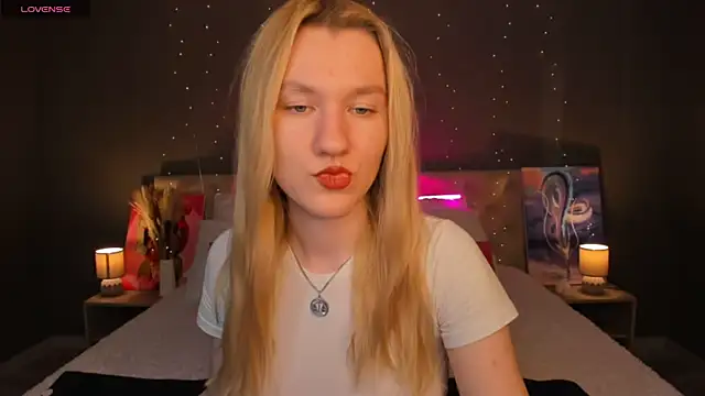 Snapshot of LinaRayy chatting on October 2025 08:57:02 AM LinaRayy online show from October 2025 08:57:02 AM