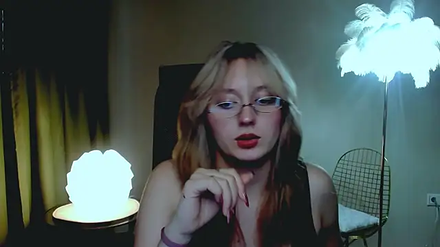 Snapshot of ScarlettScril chatting on October 2025 06:25:01 AM ScarlettScril online show from October 2025 06:25:01 AM