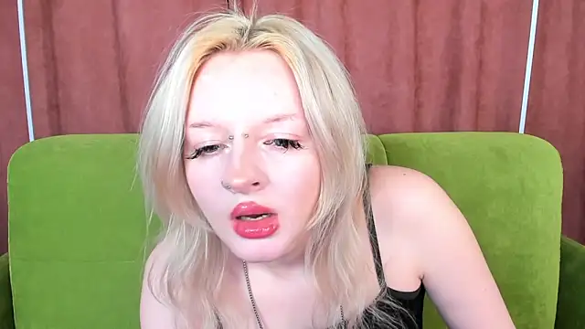 Snapshot of AlessaKiss chatting on October 2025 01:35:01 AM AlessaKiss online show from October 2025 01:35:01 AM