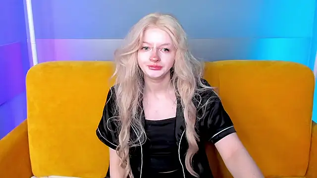 Snapshot of AlessaKiss chatting on November 2025 08:35:01 AM AlessaKiss online show from November 2025 08:35:01 AM