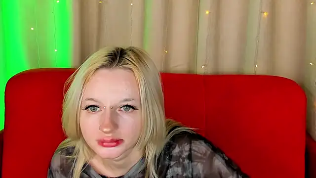 Snapshot of AlessaKiss chatting on November 2025 01:53:01 AM AlessaKiss online show from November 2025 01:53:01 AM