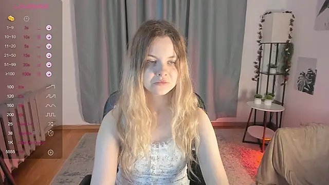 Snapshot of DreamSinder chatting on October 2025 05:52:01 AM DreamSinder online show from October 2025 05:52:01 AM