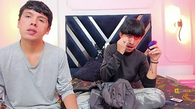 Snapshot of hoot_booys_ chatting on November 2025 03:34:01 AM hoot booys online show from November 2025 03:34:01 AM