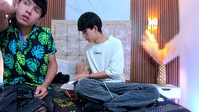 Snapshot of hoot_booys_ chatting on November 2025 08:09:01 PM hoot booys online show from November 2025 08:09:01 PM