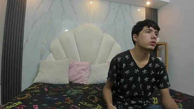 Snapshot of hoot_booys_ chatting on November 2025 07:49:02 PM hoot booys online show from November 2025 07:49:02 PM