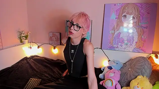 Snapshot of Strawberry_Kitty_ chatting on October 2025 01:46:02 PM Strawberry Kitty online show from October 2025 01:46:02 PM