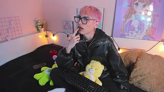 Snapshot of Strawberry_Kitty_ chatting on October 2025 03:51:02 AM Strawberry Kitty online show from October 2025 03:51:02 AM