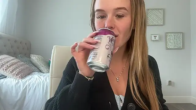 Snapshot of Amberjayxox0 chatting on November 2025 08:14:01 PM Amberjayxox0 online show from November 2025 08:14:01 PM