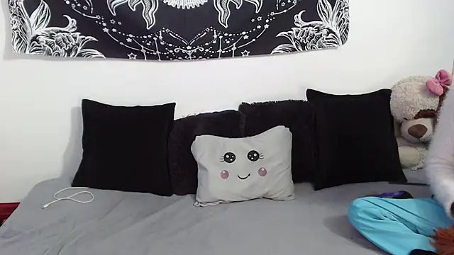 Snapshot of emily_n_abby chatting on November 2025 02:27:02 PM emily n abby online show from November 2025 02:27:02 PM