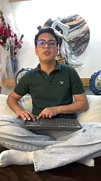 Snapshot of JohnBelRose chatting on November 2025 08:00:01 PM JohnBelRose online show from November 2025 08:00:01 PM