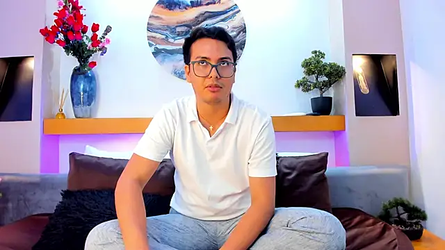 Snapshot of JohnBelRose chatting on November 2025 07:58:01 PM JohnBelRose online show from November 2025 07:58:01 PM