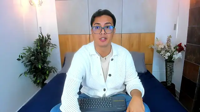 Snapshot of JohnBelRose chatting on November 2025 10:01:02 PM JohnBelRose online show from November 2025 10:01:02 PM