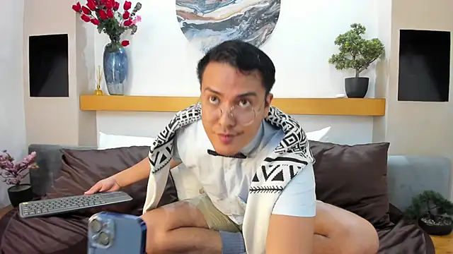 Snapshot of JohnBelRose chatting on November 2025 08:01:01 PM JohnBelRose online show from November 2025 08:01:01 PM