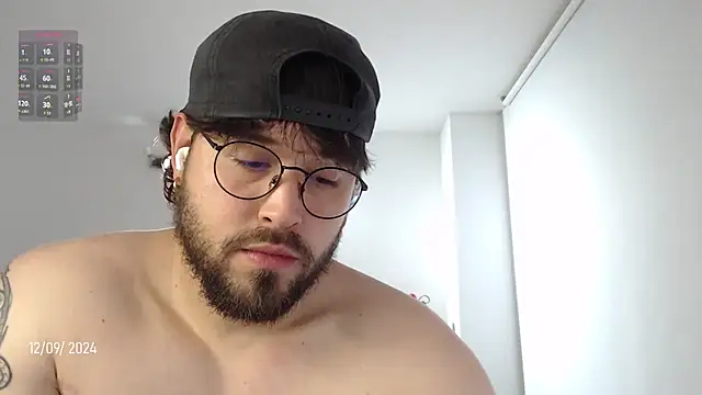 Snapshot of SugaredDigit chatting on December 2024 01:00:02 AM SugaredDigit online show from December 2024 01:00:02 AM