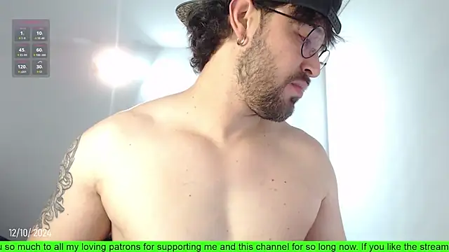 Snapshot of SugaredDigit chatting on December 2024 10:58:01 PM SugaredDigit online show from December 2024 10:58:01 PM