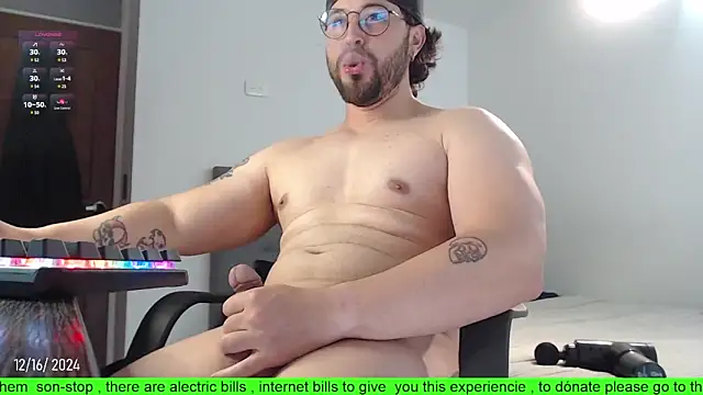 Snapshot of SugaredDigit chatting on December 2024 02:12:01 AM SugaredDigit online show from December 2024 02:12:01 AM