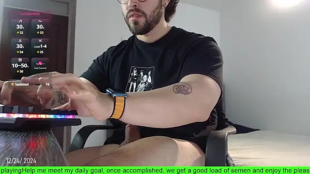 Snapshot of SugaredDigit chatting on December 2024 05:23:02 PM SugaredDigit online show from December 2024 05:23:02 PM