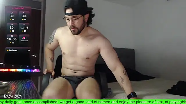 Snapshot of SugaredDigit chatting on December 2024 10:06:02 PM SugaredDigit online show from December 2024 10:06:02 PM