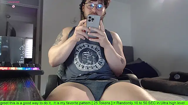 Snapshot of SugaredDigit chatting on October 2025 12:57:02 PM SugaredDigit online show from October 2025 12:57:02 PM