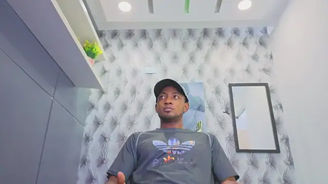 Snapshot of Stevenbrand chatting on November 2025 06:18:02 PM Stevenbrand online show from November 2025 06:18:02 PM