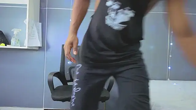 Snapshot of Stevenbrand chatting on December 2025 07:12:02 PM Stevenbrand online show from December 2025 07:12:02 PM