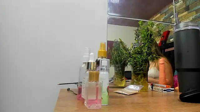 Snapshot of Zultana_Mor chatting on November 2025 03:05:01 AM Zultana Mor online show from November 2025 03:05:01 AM