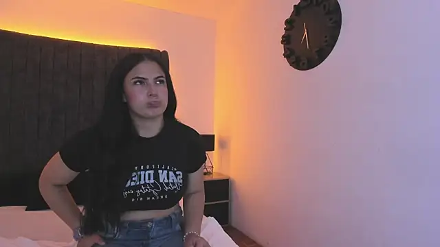 Snapshot of AuraSky_ chatting on October 2025 07:27:02 PM AuraSky online show from October 2025 07:27:02 PM