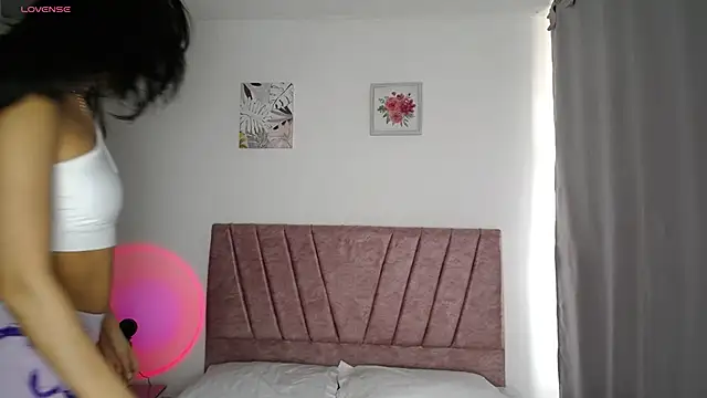 Snapshot of EmmaNova_ chatting on October 2025 03:47:02 PM EmmaNova online show from October 2025 03:47:02 PM