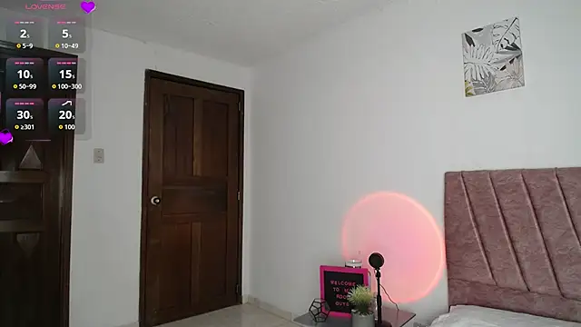 Snapshot of EmmaNova_ chatting on October 2025 04:19:01 PM EmmaNova online show from October 2025 04:19:01 PM