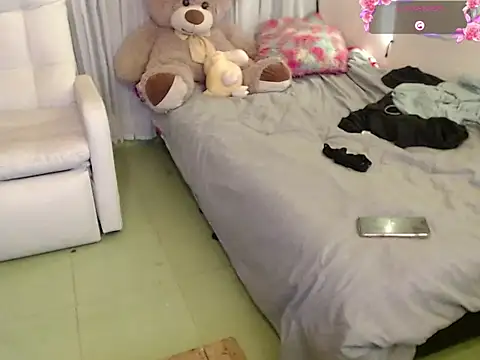 Snapshot of yvonne_jlove chatting on December 2025 02:52:01 AM yvonne jlove online show from December 2025 02:52:01 AM