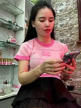 Snapshot of Phale2x chatting on November 2025 08:33:02 AM Phale2x online show from November 2025 08:33:02 AM