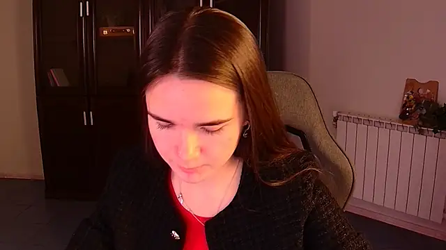 Snapshot of May_Bloom chatting on November 2025 05:18:02 AM May Bloom online show from November 2025 05:18:02 AM