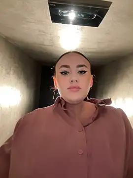 Snapshot of KiraSunshine chatting on October 2025 03:25:01 AM KiraSunshine online show from October 2025 03:25:01 AM