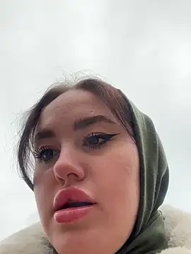 Snapshot of KiraSunshine chatting on October 2025 03:52:02 AM KiraSunshine online show from October 2025 03:52:02 AM