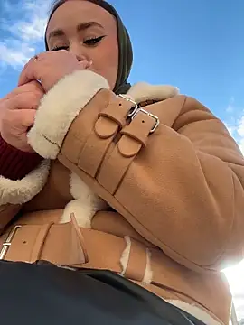 Snapshot of KiraSunshine chatting on November 2025 03:41:01 AM KiraSunshine online show from November 2025 03:41:01 AM