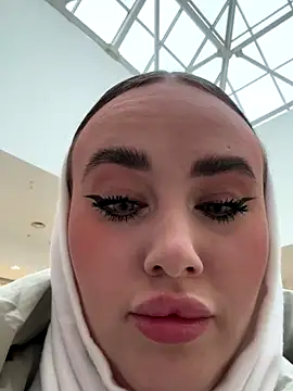 Snapshot of KiraSunshine chatting on November 2025 03:40:02 AM KiraSunshine online show from November 2025 03:40:02 AM