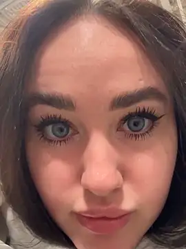 Snapshot of KiraSunshine chatting on November 2025 03:27:01 AM KiraSunshine online show from November 2025 03:27:01 AM