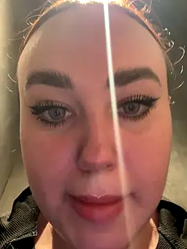 Snapshot of KiraSunshine chatting on November 2025 03:27:01 AM KiraSunshine online show from November 2025 03:27:01 AM