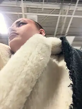 Snapshot of KiraSunshine chatting on November 2025 04:14:02 AM KiraSunshine online show from November 2025 04:14:02 AM